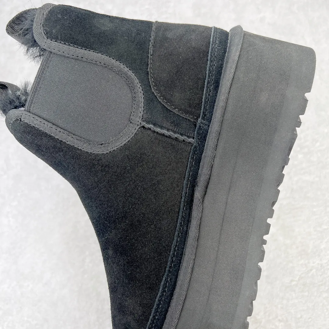 Pick up locally 💰600 UGG 4526 Chelsea thick-soled autumn and winter sheepskin and fur snow boots. All shoes are made from the same factory as ZP. Longfeng A-grade Australian imported sheepskin and fur women's boots. Brand OEM production line. Fully follow the ZP process. Original pattern maker of the OEM. Adhering to the principle of no original shoes and no development selection. Pay attention to every detail. The most authentic version on the market. TREADLITE "Light Wing" technology outsole. Lightweight/durable/flexible/pile size: 35 36 37 38 39 40 Coding: by3936030